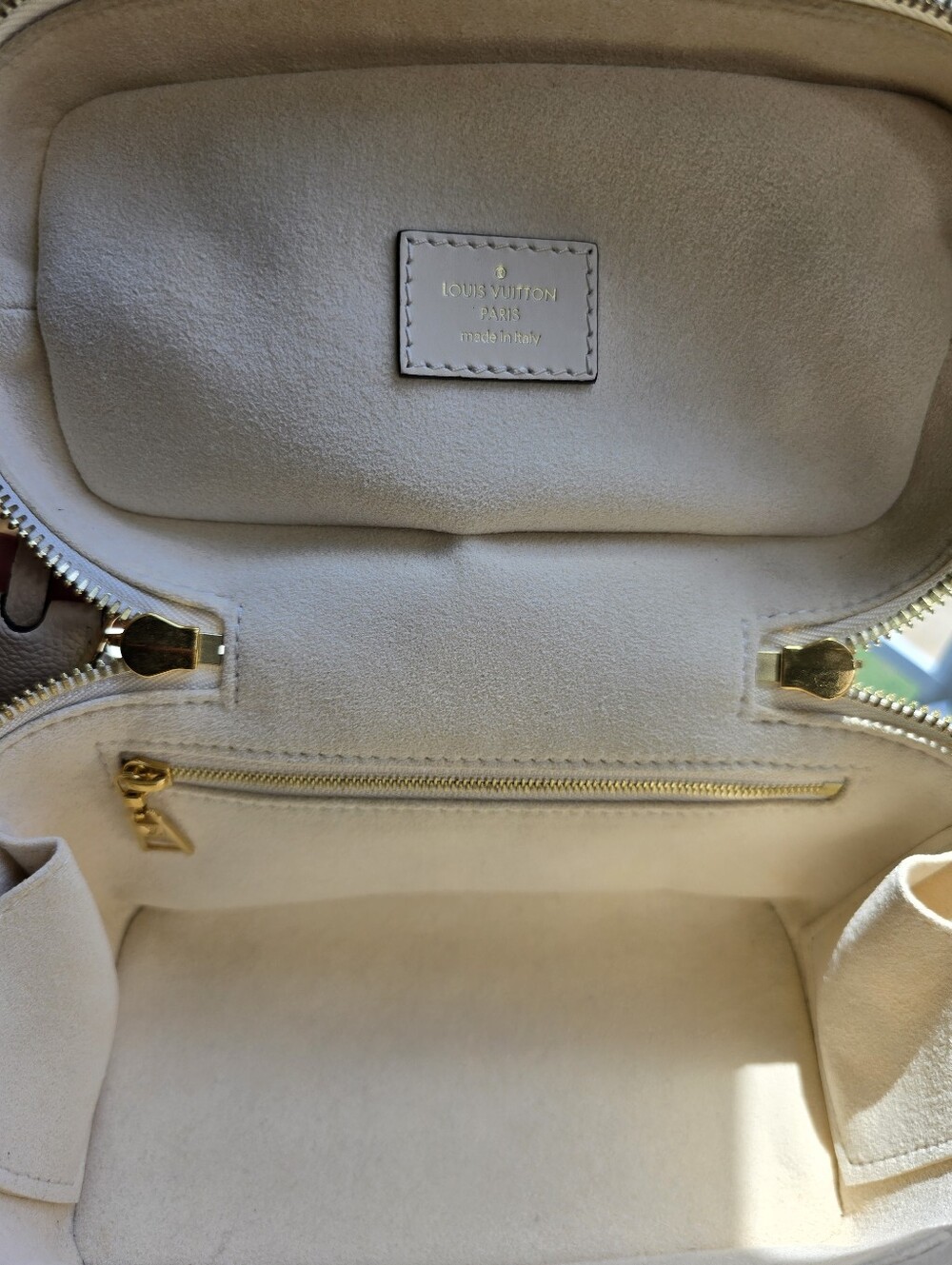 Louis Vuitton Vanity PM in Creme and Bois de Rose Bicolor Monogram Empreinte - Picture 11 of 16
